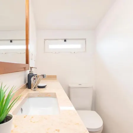 Historical Alfama, Building Top, 5mn To Train And Subway Lizbona