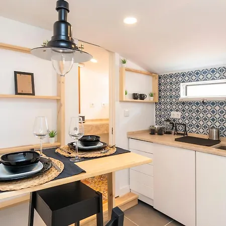 Historical Alfama, Building Top, 5mn To Train And Subway Lejlighed *